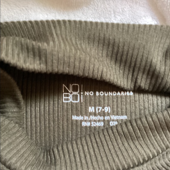 Woman’s top - Picture 3 of 3